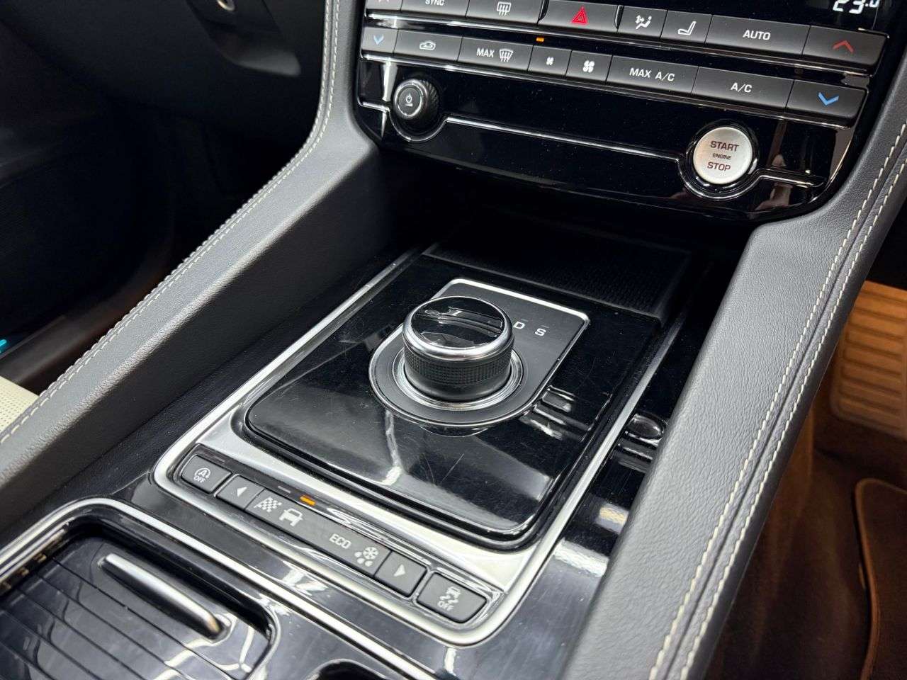 2018 JAGUAR F-PACE 2018 JAGUAR F-PACE