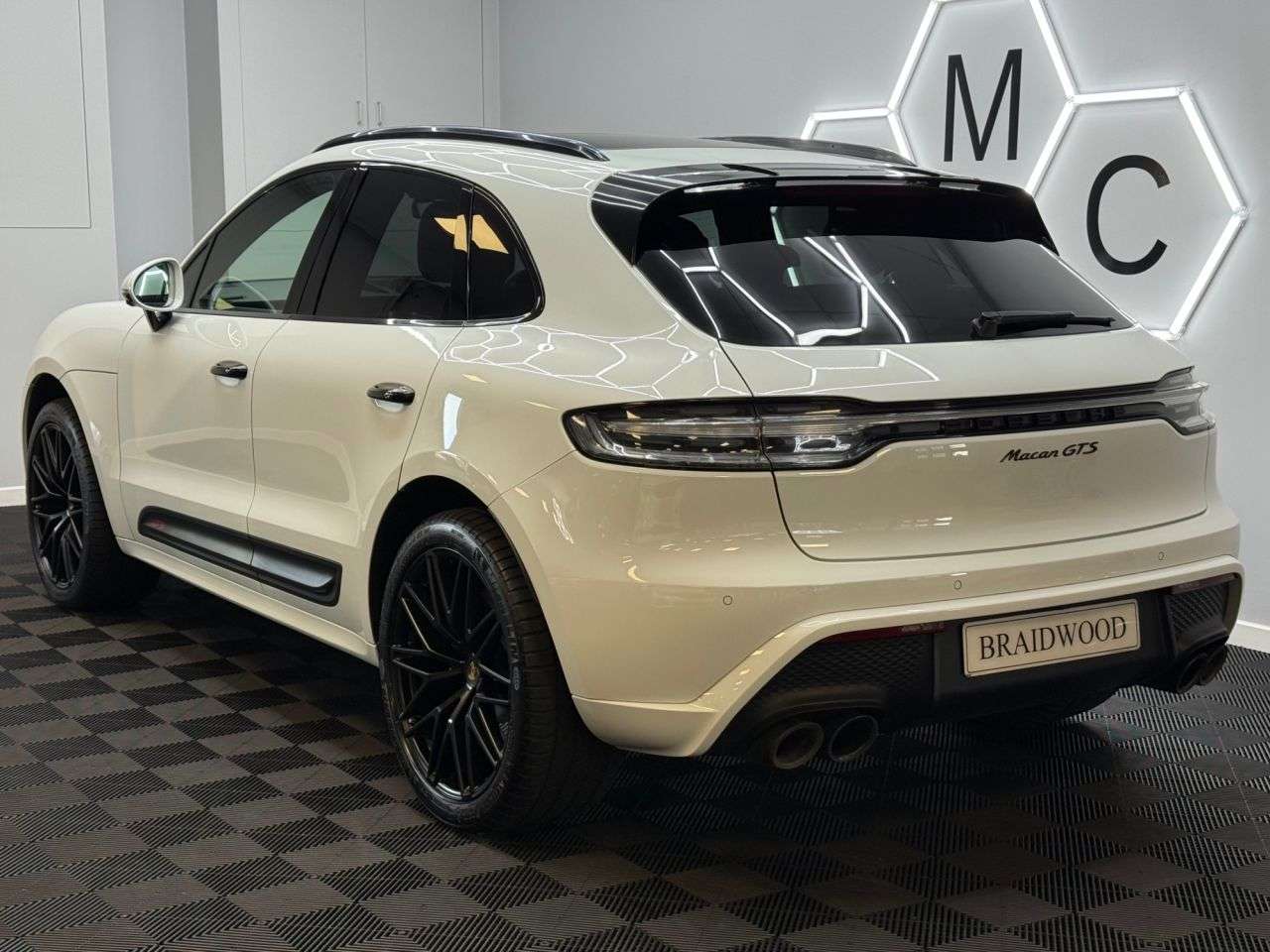 A 2022 PORSCHE MACAN 2.9T V6 GTS SUV 5dr Petrol PDK 4WD Euro 6 (s/s) (440 ps) A 2022 PORSCHE MACAN 2.9T V6 GTS SUV 5dr Petrol PDK 4WD Euro 6 (s/s) (440 ps)