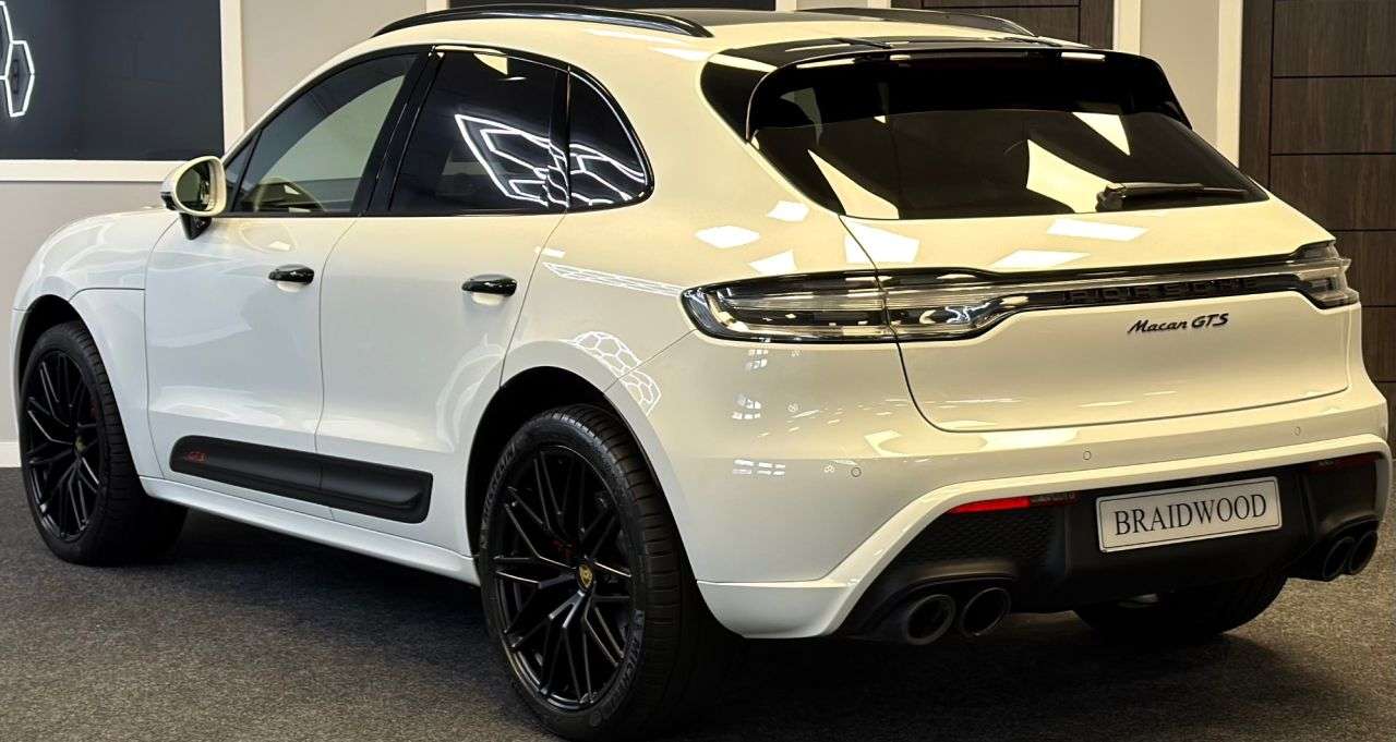 A 2022 PORSCHE MACAN 2.9T V6 GTS SUV 5dr Petrol PDK 4WD Euro 6 (s/s) (440 ps) A 2022 PORSCHE MACAN 2.9T V6 GTS SUV 5dr Petrol PDK 4WD Euro 6 (s/s) (440 ps)