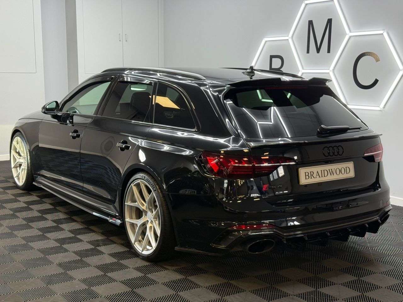 A 2022 AUDI RS4 AVANT 2.9 TFSI V6 Carbon Black Estate 5dr Petrol Tiptronic quattro Euro 6 (s/s) ( A 2022 AUDI RS4 AVANT 2.9 TFSI V6 Carbon Black Estate 5dr Petrol Tiptronic quattro Euro 6 (s/s) (