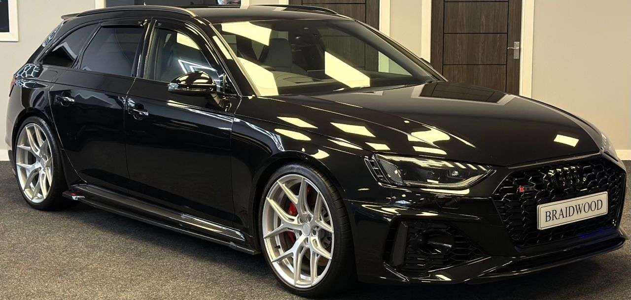 A 2022 AUDI RS4 AVANT 2.9 TFSI V6 Carbon Black Estate 5dr Petrol Tiptronic quattro Euro 6 (s/s) ( A 2022 AUDI RS4 AVANT 2.9 TFSI V6 Carbon Black Estate 5dr Petrol Tiptronic quattro Euro 6 (s/s) (
