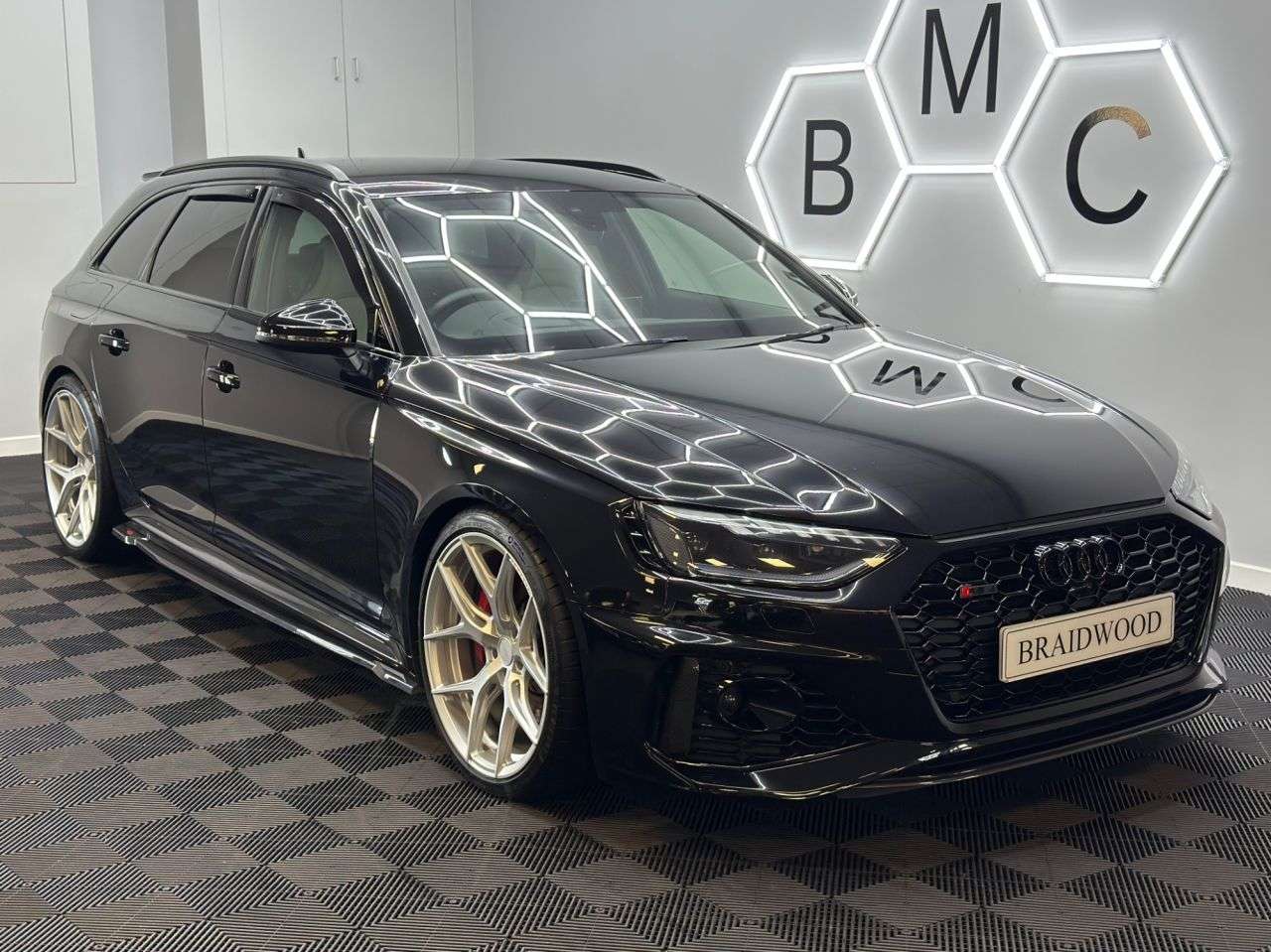 A 2022 AUDI RS4 AVANT 2.9 TFSI V6 Carbon Black Estate 5dr Petrol Tiptronic quattro Euro 6 (s/s) ( A 2022 AUDI RS4 AVANT 2.9 TFSI V6 Carbon Black Estate 5dr Petrol Tiptronic quattro Euro 6 (s/s) (