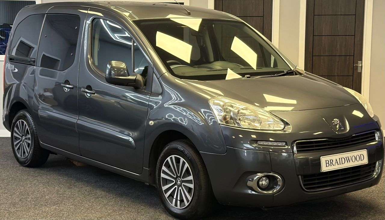 A 2014 PEUGEOT PARTNER TEPEE 1.6 HDi Tepee S MPV 5dr Diesel EGC (s/s) (125 g/km, 92 bhp) A 2014 PEUGEOT PARTNER TEPEE 1.6 HDi Tepee S MPV 5dr Diesel EGC (s/s) (125 g/km, 92 bhp)