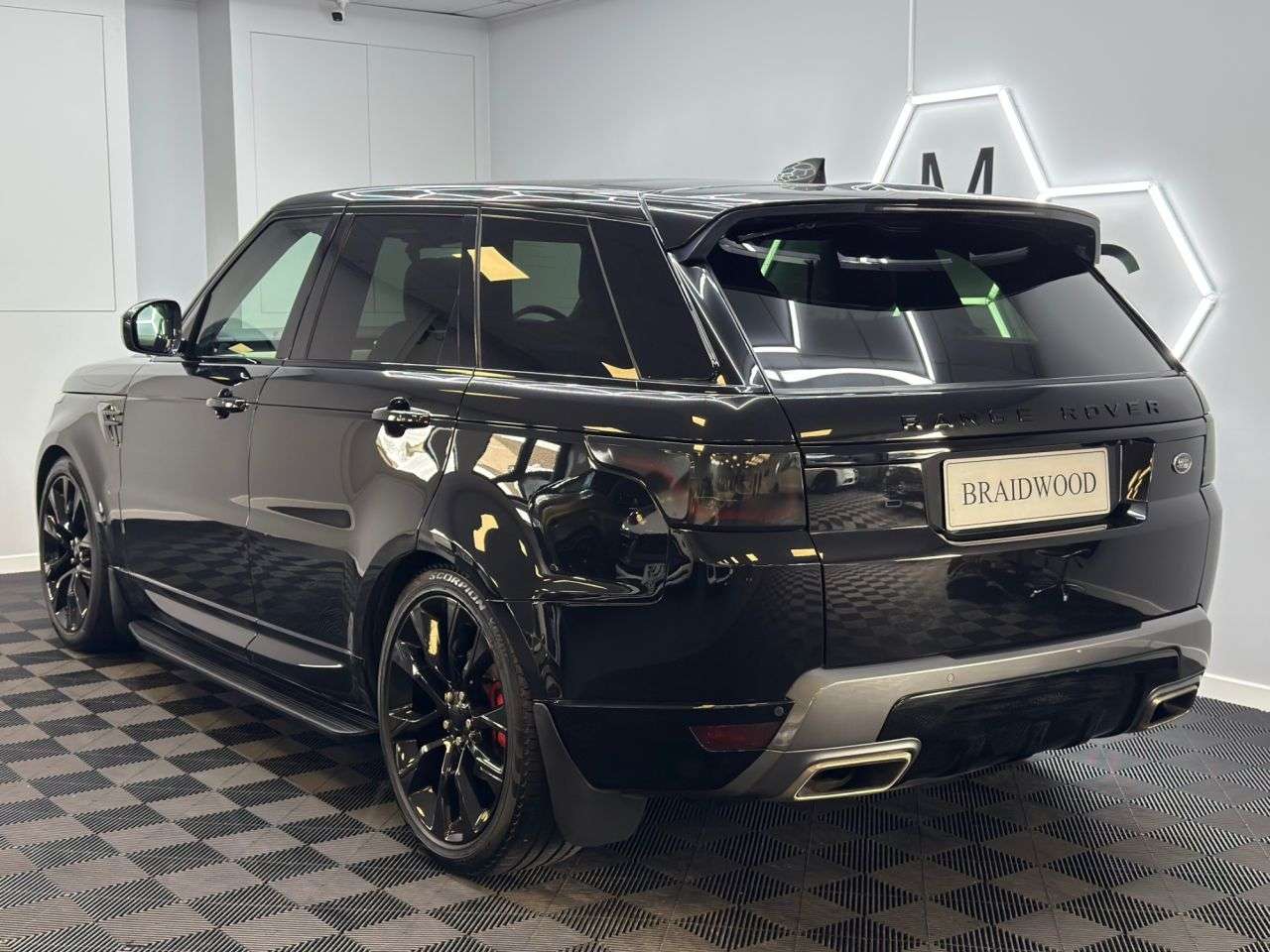 A 2019 LAND ROVER RANGE ROVER SPORT 3.0 SD V6 HSE SUV 5dr Diesel Auto 4WD Euro 6 (s/s) (306 ps) A 2019 LAND ROVER RANGE ROVER SPORT 3.0 SD V6 HSE SUV 5dr Diesel Auto 4WD Euro 6 (s/s) (306 ps)