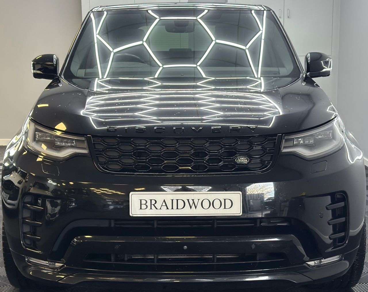 A 2021 LAND ROVER DISCOVERY 3.0 D300 MHEV R-Dynamic HSE SUV 5dr Diesel Auto 4WD Euro 6 (s/s) (300 ps) A 2021 LAND ROVER DISCOVERY 3.0 D300 MHEV R-Dynamic HSE SUV 5dr Diesel Auto 4WD Euro 6 (s/s) (300 ps)