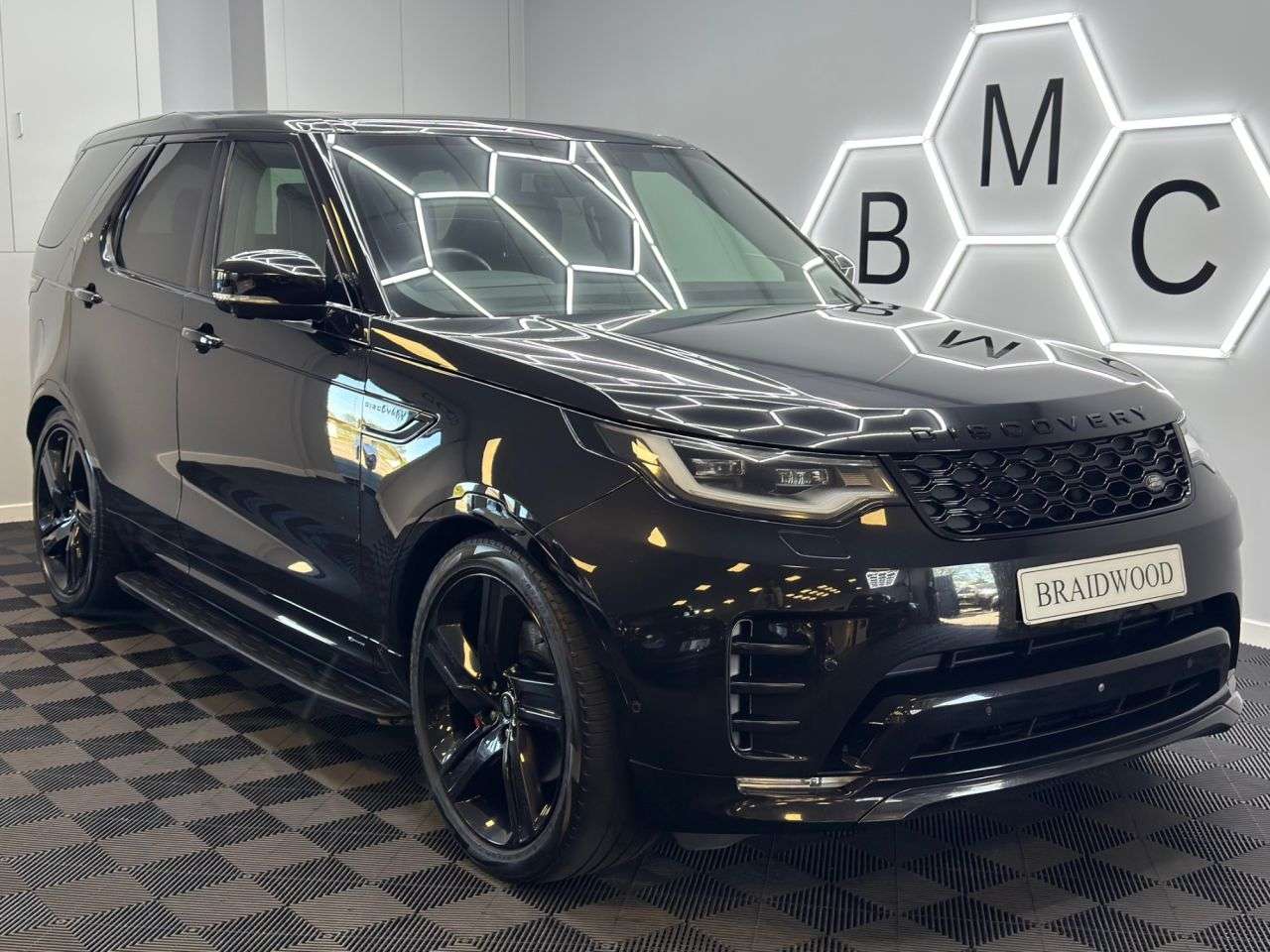 A 2021 LAND ROVER DISCOVERY 3.0 D300 MHEV R-Dynamic HSE SUV 5dr Diesel Auto 4WD Euro 6 (s/s) (300 ps) A 2021 LAND ROVER DISCOVERY 3.0 D300 MHEV R-Dynamic HSE SUV 5dr Diesel Auto 4WD Euro 6 (s/s) (300 ps)