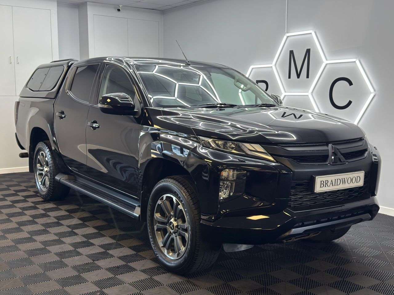 A 2021 MITSUBISHI L200 2.2 DI-D DC Barbarian Pickup Double Cab 4dr Diesel Manual 4WD Euro 6 (s/s) A 2021 MITSUBISHI L200 2.2 DI-D DC Barbarian Pickup Double Cab 4dr Diesel Manual 4WD Euro 6 (s/s)