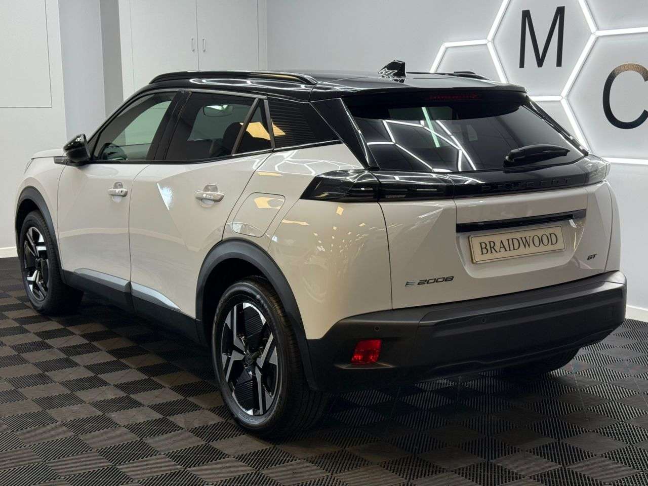 A 2024 PEUGEOT E-2008 50kWh GT SUV 5dr Electric Auto (7kW Charger) (136 ps) A 2024 PEUGEOT E-2008 50kWh GT SUV 5dr Electric Auto (7kW Charger) (136 ps)