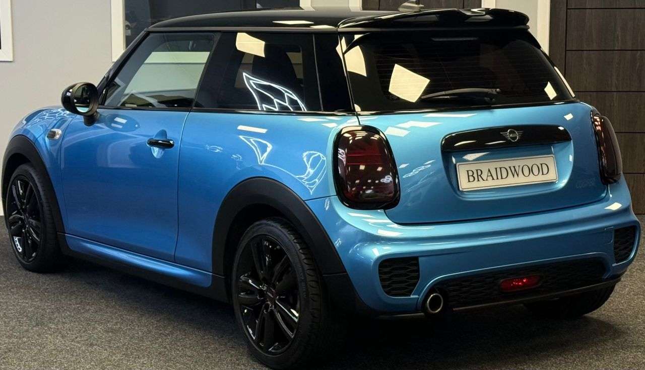 A 2019 MINI HATCH 1.5 Cooper Sport Hatchback 3dr Petrol Manual Euro 6 (s/s) (136 ps) A 2019 MINI HATCH 1.5 Cooper Sport Hatchback 3dr Petrol Manual Euro 6 (s/s) (136 ps)