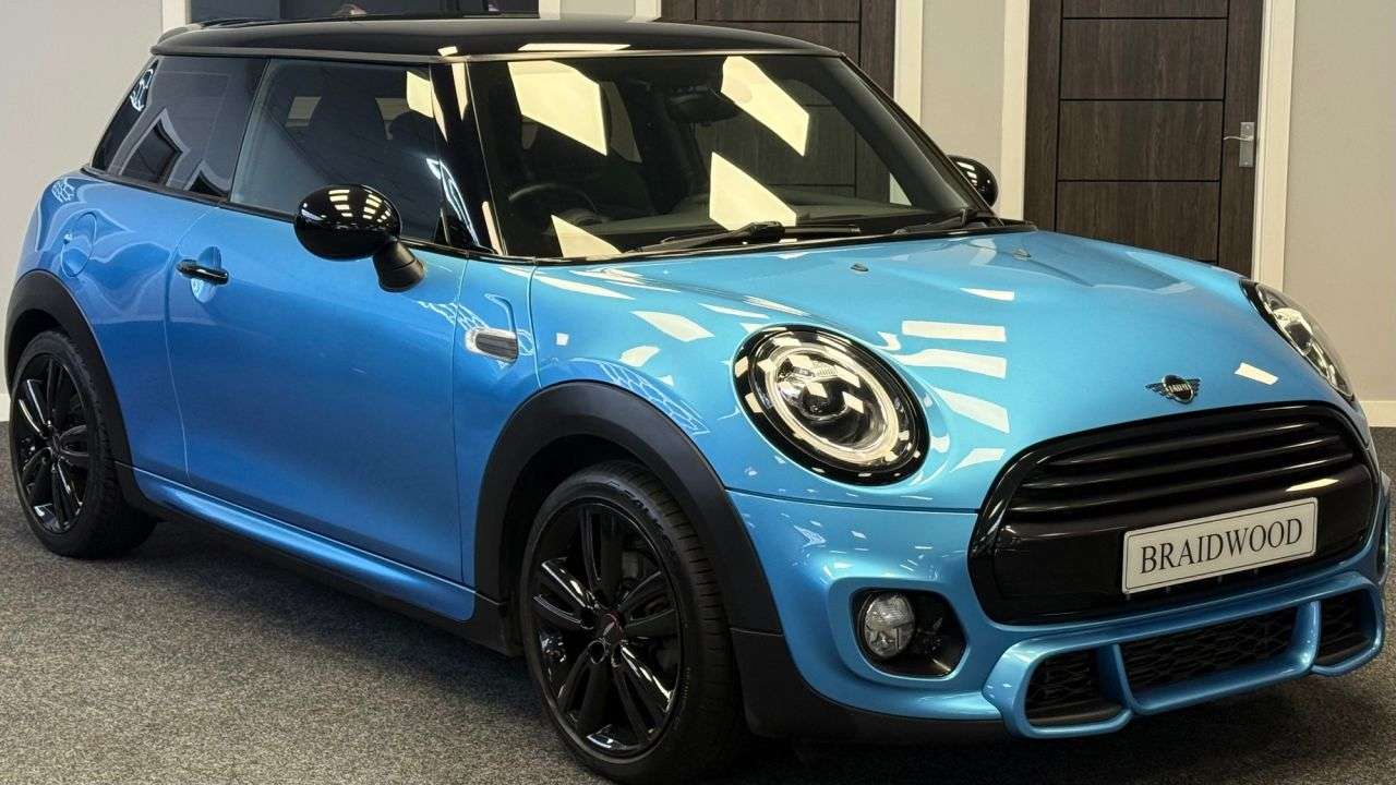 A 2019 MINI HATCH 1.5 Cooper Sport Hatchback 3dr Petrol Manual Euro 6 (s/s) (136 ps) A 2019 MINI HATCH 1.5 Cooper Sport Hatchback 3dr Petrol Manual Euro 6 (s/s) (136 ps)