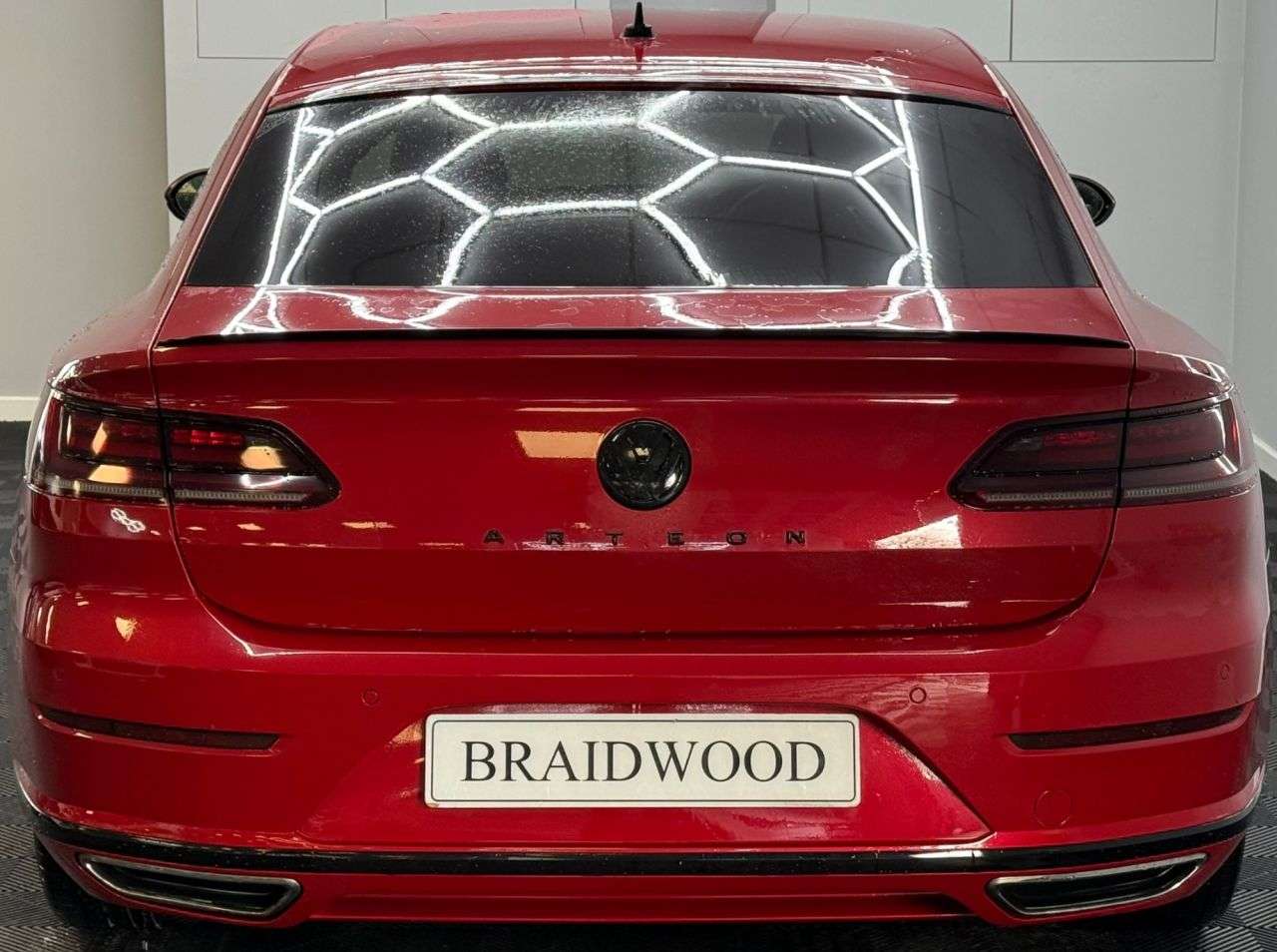 A 2018 VOLKSWAGEN ARTEON 2.0 TDI R-Line Fastback 5dr Diesel Manual Euro 6 (s/s) (150 ps) A 2018 VOLKSWAGEN ARTEON 2.0 TDI R-Line Fastback 5dr Diesel Manual Euro 6 (s/s) (150 ps)