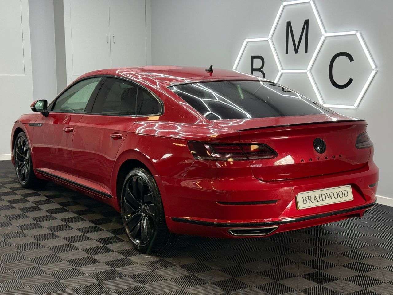 A 2018 VOLKSWAGEN ARTEON 2.0 TDI R-Line Fastback 5dr Diesel Manual Euro 6 (s/s) (150 ps) A 2018 VOLKSWAGEN ARTEON 2.0 TDI R-Line Fastback 5dr Diesel Manual Euro 6 (s/s) (150 ps)