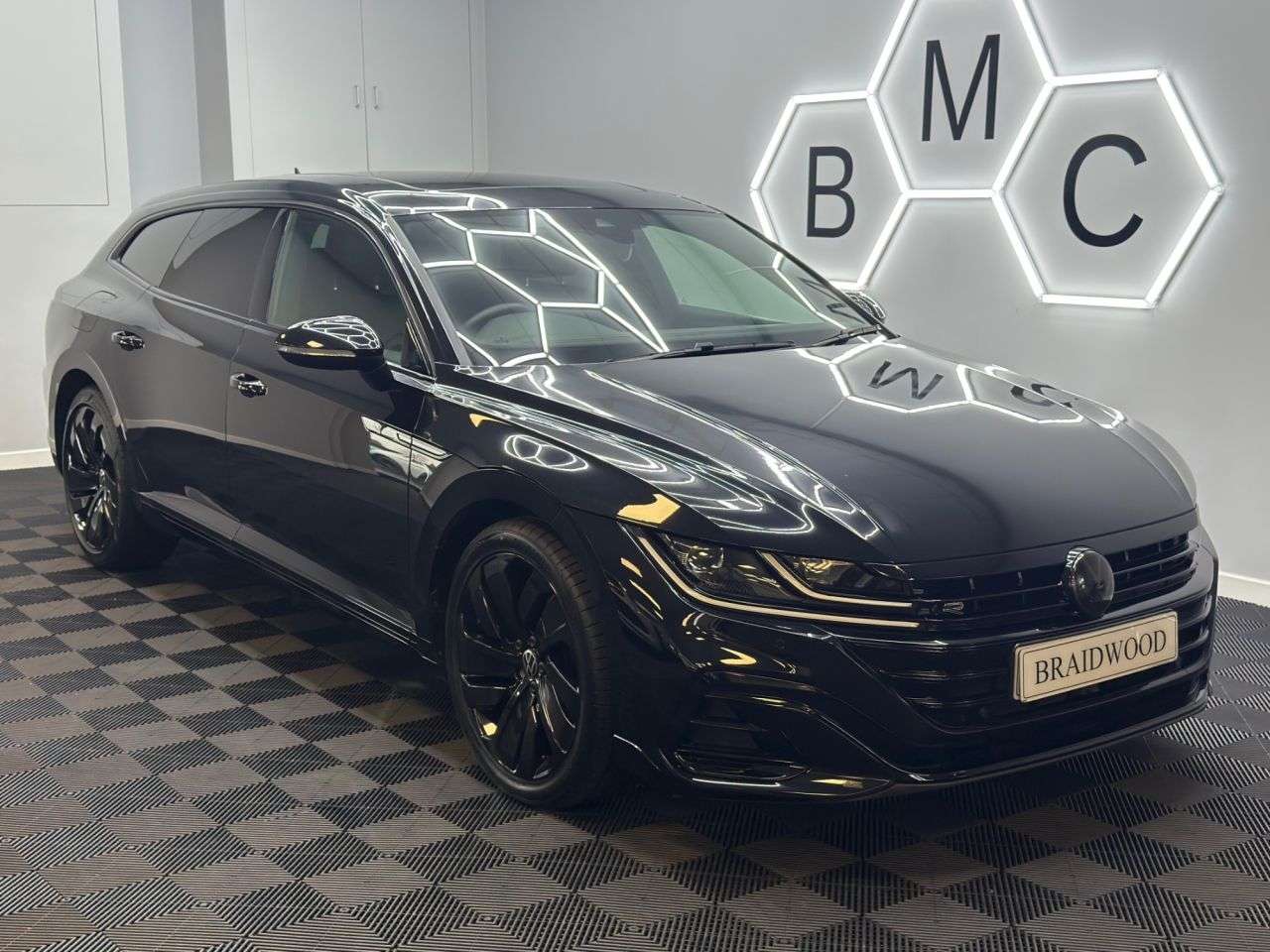 A 2023 VOLKSWAGEN ARTEON 2.0 TSI R-Line Shooting Brake 5dr Petrol DSG Euro 6 (s/s) (190 ps) A 2023 VOLKSWAGEN ARTEON 2.0 TSI R-Line Shooting Brake 5dr Petrol DSG Euro 6 (s/s) (190 ps)