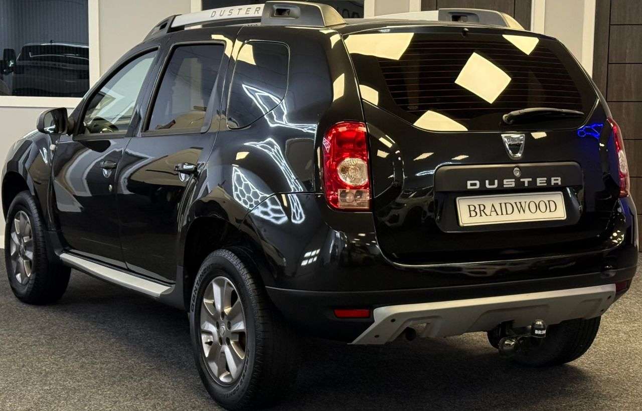 A 2015 DACIA DUSTER 1.5 dCi Laureate SUV 5dr Diesel Manual Euro 5 (110 ps) A 2015 DACIA DUSTER 1.5 dCi Laureate SUV 5dr Diesel Manual Euro 5 (110 ps)