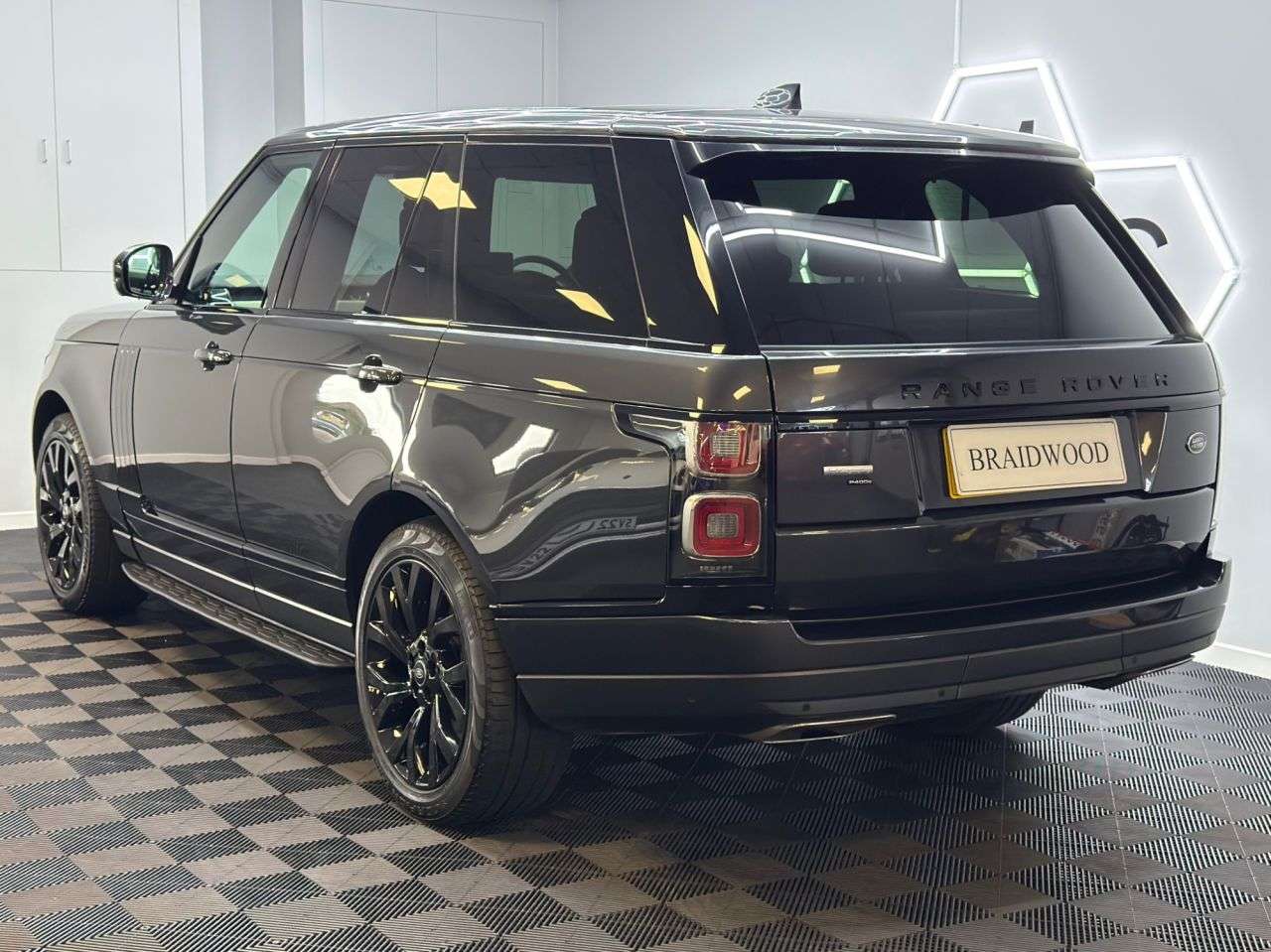 A 2021 LAND ROVER RANGE ROVER 2.0 P400e 13.1kWh Autobiography SUV 5dr Petrol Plug-in Hybrid Auto 4WD Euro A 2021 LAND ROVER RANGE ROVER 2.0 P400e 13.1kWh Autobiography SUV 5dr Petrol Plug-in Hybrid Auto 4WD Euro
