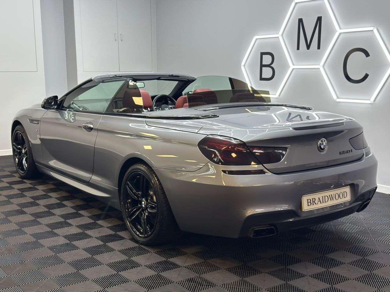 A 2018 BMW 6 SERIES 4.4 650i GPF V8 M Sport Convertible 2dr Petrol Auto Euro 6 (s/s) (450 ps) A 2018 BMW 6 SERIES 4.4 650i GPF V8 M Sport Convertible 2dr Petrol Auto Euro 6 (s/s) (450 ps)