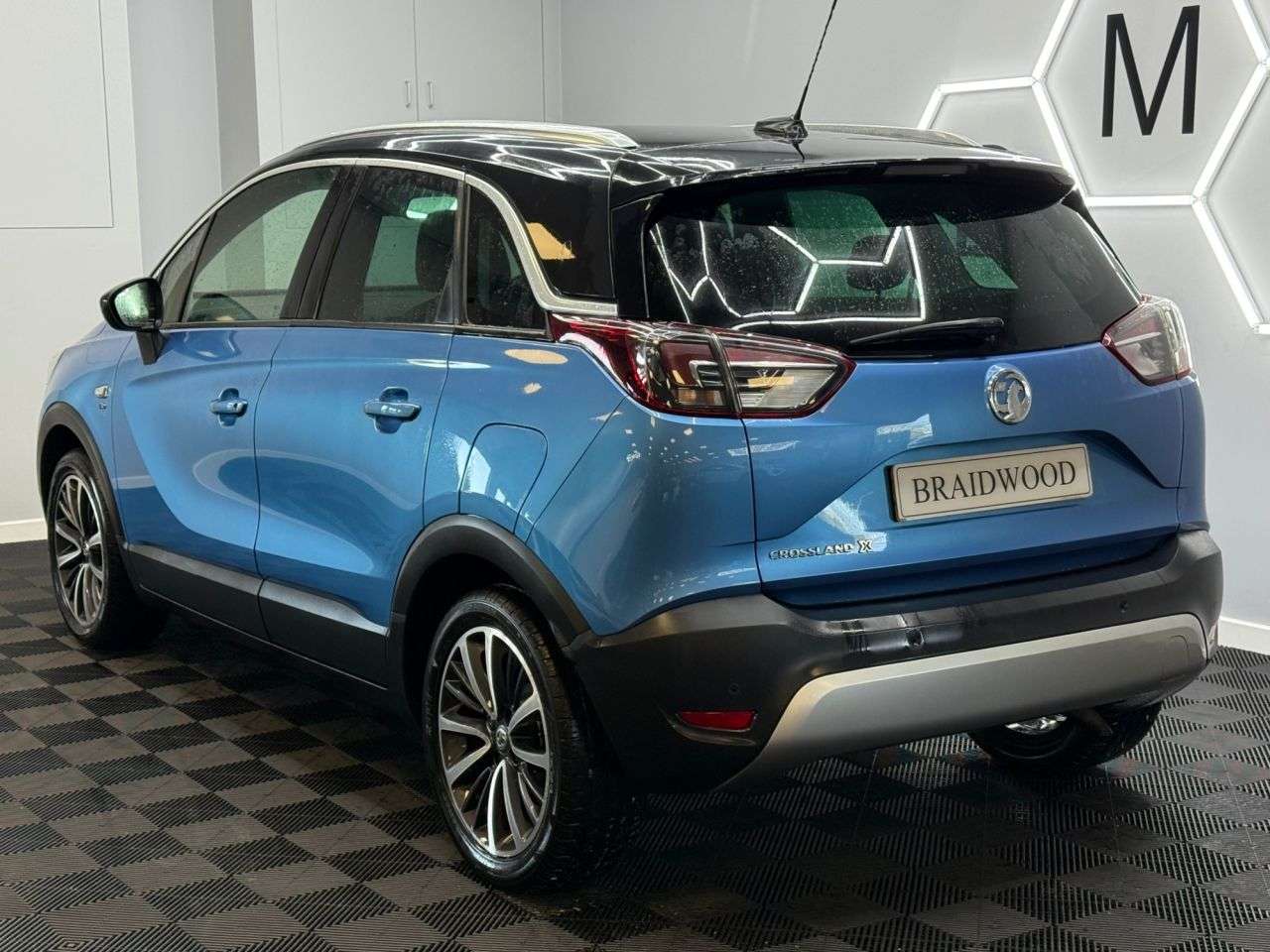 A 2018 VAUXHALL CROSSLAND X 1.2 Elite SUV 5dr Petrol Manual Euro 6 (81 ps) A 2018 VAUXHALL CROSSLAND X 1.2 Elite SUV 5dr Petrol Manual Euro 6 (81 ps)