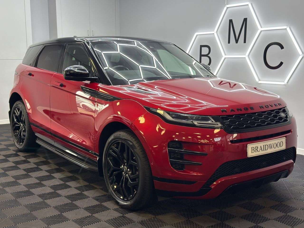 A 2019 LAND ROVER RANGE ROVER EVOQUE 2.0 D180 R-Dynamic SE SUV 5dr Diesel Auto 4WD Euro 6 (s/s) (180 ps) A 2019 LAND ROVER RANGE ROVER EVOQUE 2.0 D180 R-Dynamic SE SUV 5dr Diesel Auto 4WD Euro 6 (s/s) (180 ps)