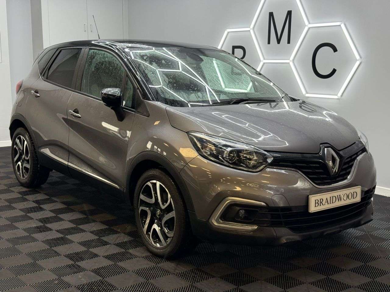 A 2018 RENAULT CAPTUR 1.5 dCi ENERGY Iconic SUV 5dr Diesel EDC Euro 6 (s/s) (90 ps) A 2018 RENAULT CAPTUR 1.5 dCi ENERGY Iconic SUV 5dr Diesel EDC Euro 6 (s/s) (90 ps)