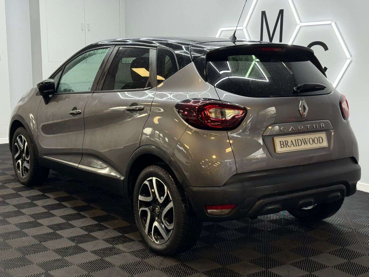 A 2018 RENAULT CAPTUR 1.5 dCi ENERGY Iconic SUV 5dr Diesel EDC Euro 6 (s/s) (90 ps) A 2018 RENAULT CAPTUR 1.5 dCi ENERGY Iconic SUV 5dr Diesel EDC Euro 6 (s/s) (90 ps)