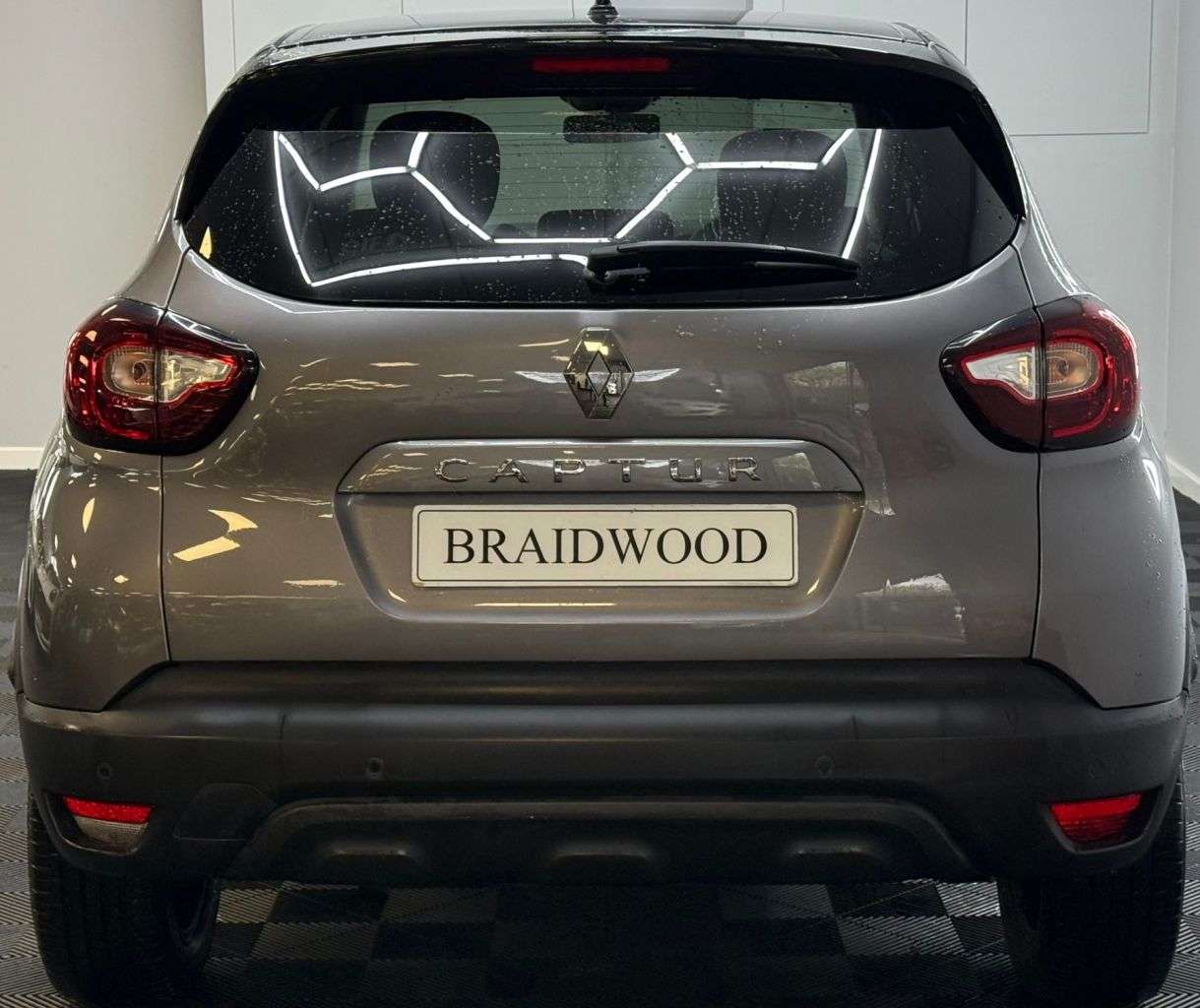 A 2018 RENAULT CAPTUR 1.5 dCi ENERGY Iconic SUV 5dr Diesel EDC Euro 6 (s/s) (90 ps) A 2018 RENAULT CAPTUR 1.5 dCi ENERGY Iconic SUV 5dr Diesel EDC Euro 6 (s/s) (90 ps)