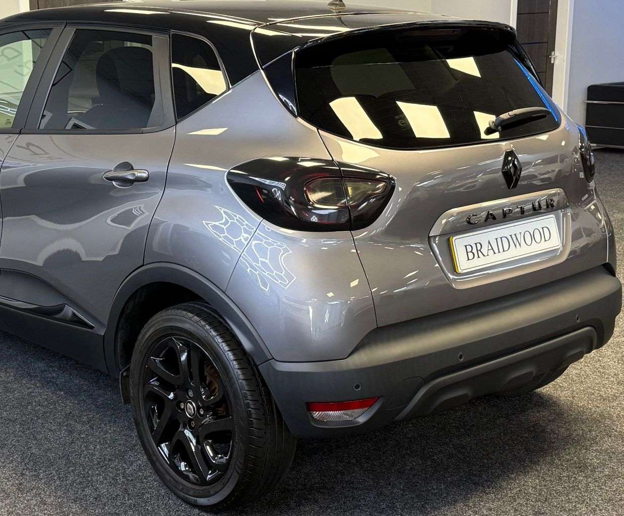 A 2018 RENAULT CAPTUR 1.5 dCi ENERGY Iconic SUV 5dr Diesel EDC Euro 6 (s/s) (90 ps) A 2018 RENAULT CAPTUR 1.5 dCi ENERGY Iconic SUV 5dr Diesel EDC Euro 6 (s/s) (90 ps)