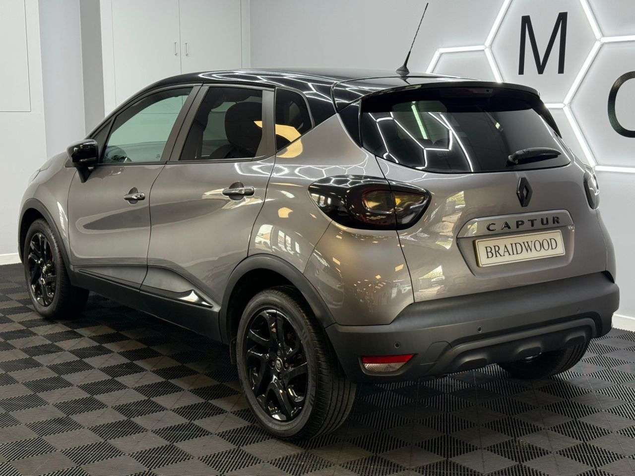 A 2018 RENAULT CAPTUR 1.5 dCi ENERGY Iconic SUV 5dr Diesel EDC Euro 6 (s/s) (90 ps) A 2018 RENAULT CAPTUR 1.5 dCi ENERGY Iconic SUV 5dr Diesel EDC Euro 6 (s/s) (90 ps)