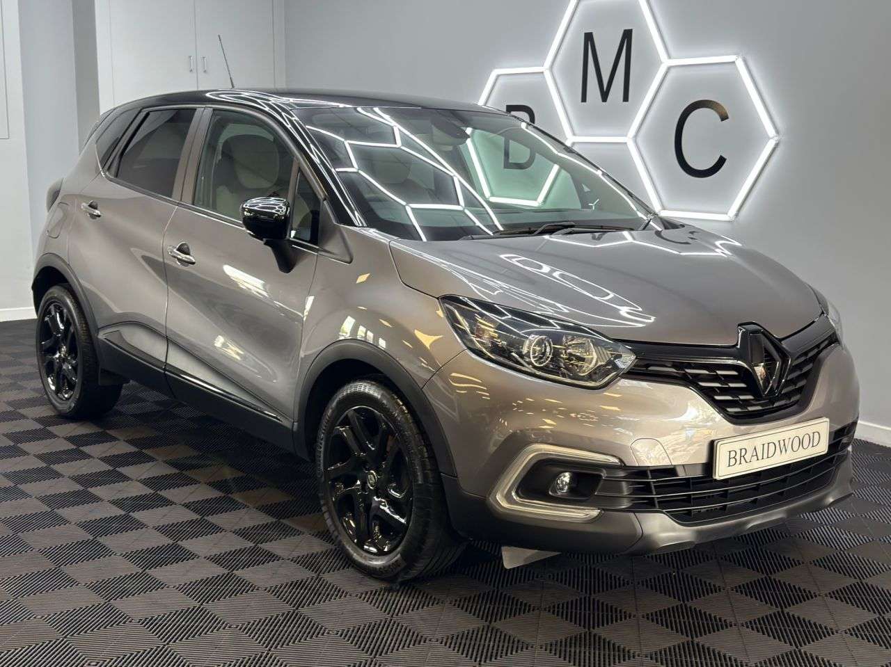 A 2018 RENAULT CAPTUR 1.5 dCi ENERGY Iconic SUV 5dr Diesel EDC Euro 6 (s/s) (90 ps) A 2018 RENAULT CAPTUR 1.5 dCi ENERGY Iconic SUV 5dr Diesel EDC Euro 6 (s/s) (90 ps)