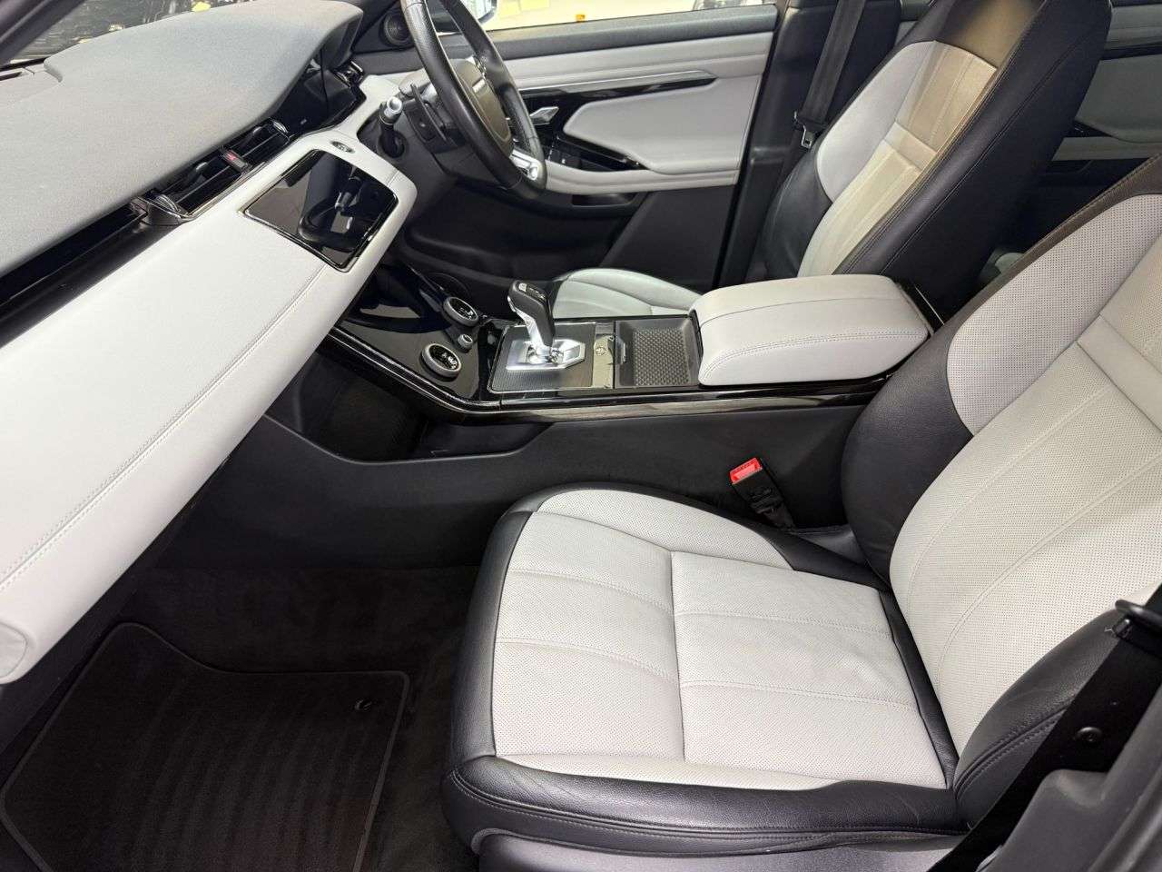 2019 LAND ROVER RANGE ROVER EVOQUE 2019 LAND ROVER RANGE ROVER EVOQUE