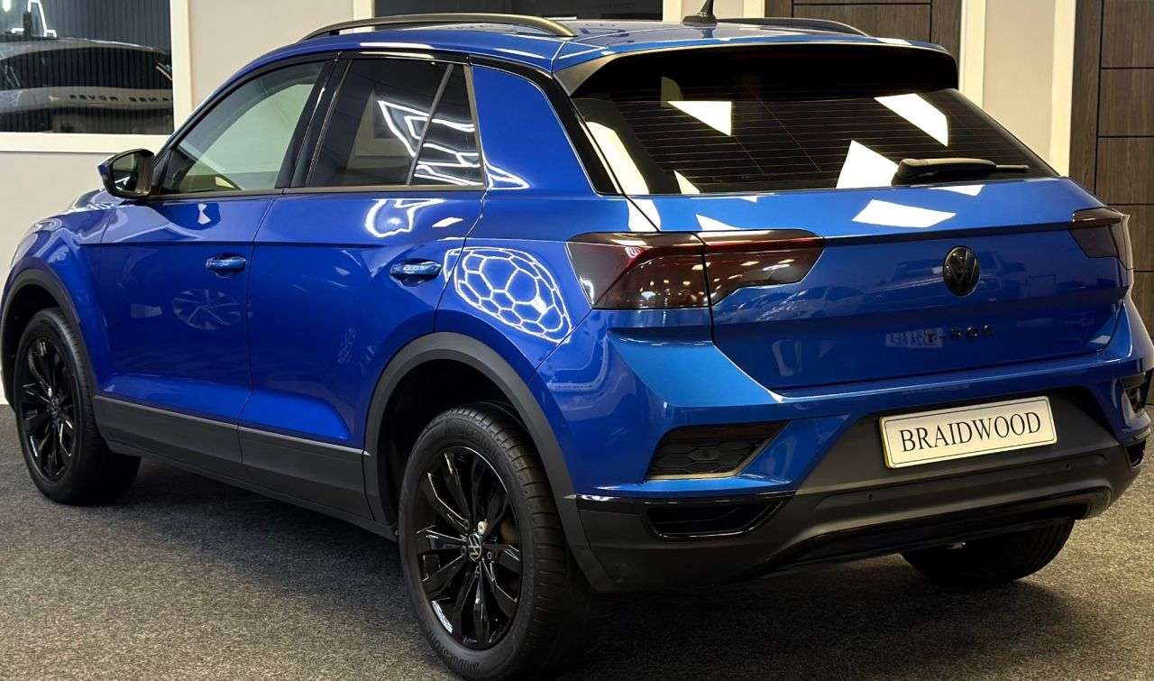 A 2021 VOLKSWAGEN T-ROC 1.5 TSI GPF EVO SE SUV 5dr Petrol Manual Euro 6 (s/s) (150 ps) A 2021 VOLKSWAGEN T-ROC 1.5 TSI GPF EVO SE SUV 5dr Petrol Manual Euro 6 (s/s) (150 ps)