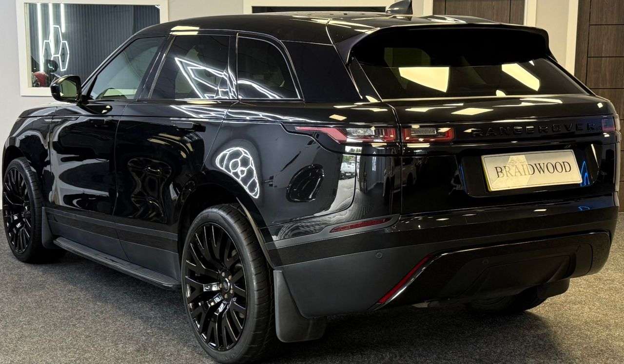 A 2017 LAND ROVER RANGE ROVER VELAR S A 2017 LAND ROVER RANGE ROVER VELAR S