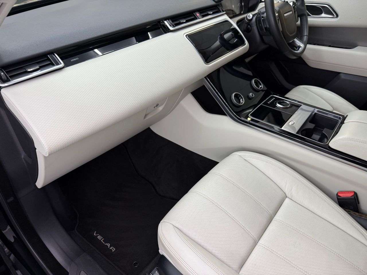 2017 LAND ROVER RANGE ROVER VELAR 2017 LAND ROVER RANGE ROVER VELAR