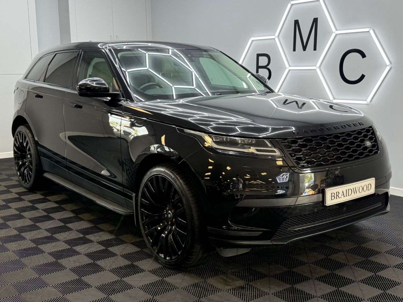A 2017 LAND ROVER RANGE ROVER VELAR S A 2017 LAND ROVER RANGE ROVER VELAR S