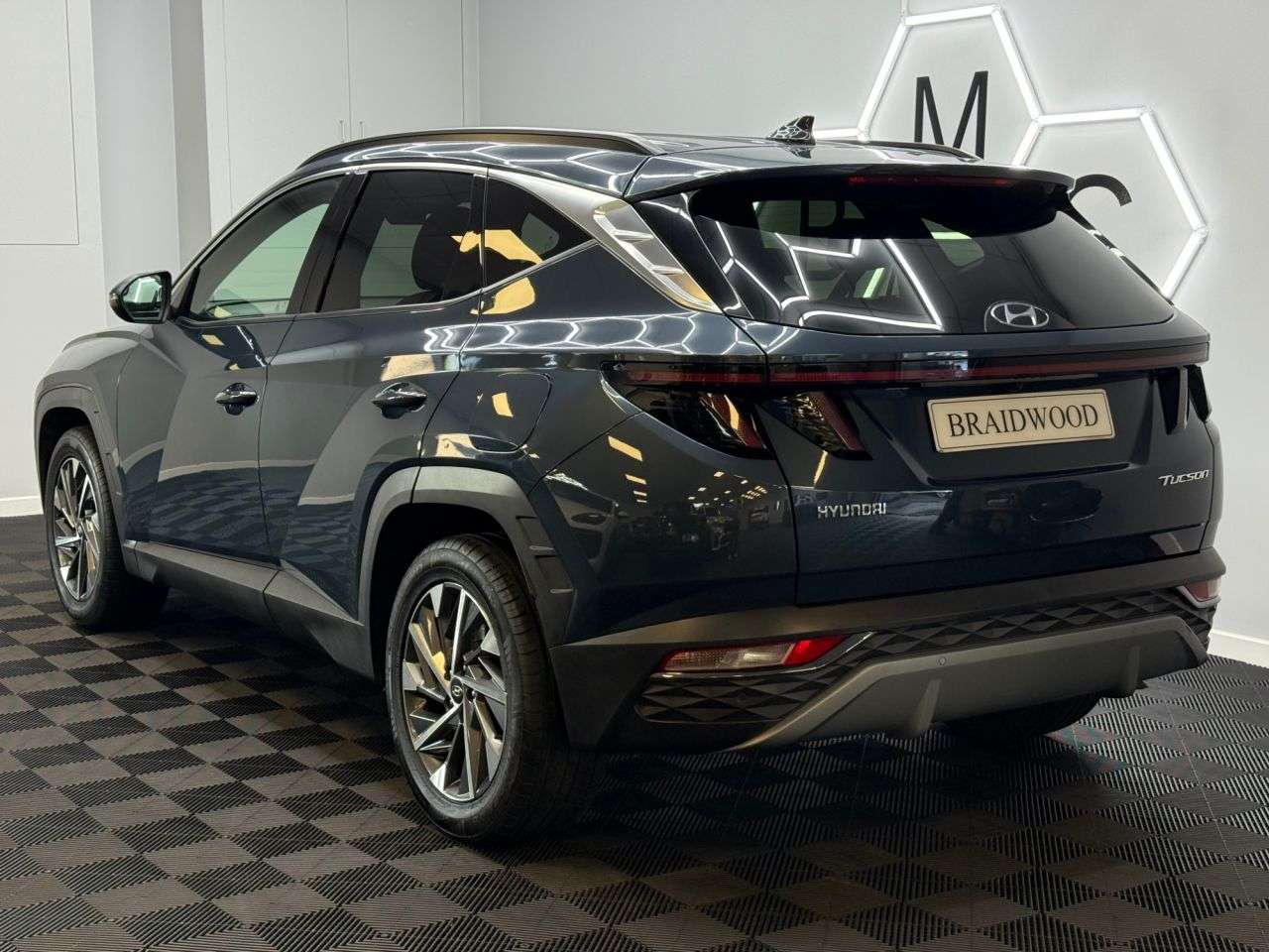 A 2022 HYUNDAI TUCSON 1.6 T-GDi Premium SUV 5dr Petrol Manual Euro 6 (s/s) (150 ps) A 2022 HYUNDAI TUCSON 1.6 T-GDi Premium SUV 5dr Petrol Manual Euro 6 (s/s) (150 ps)