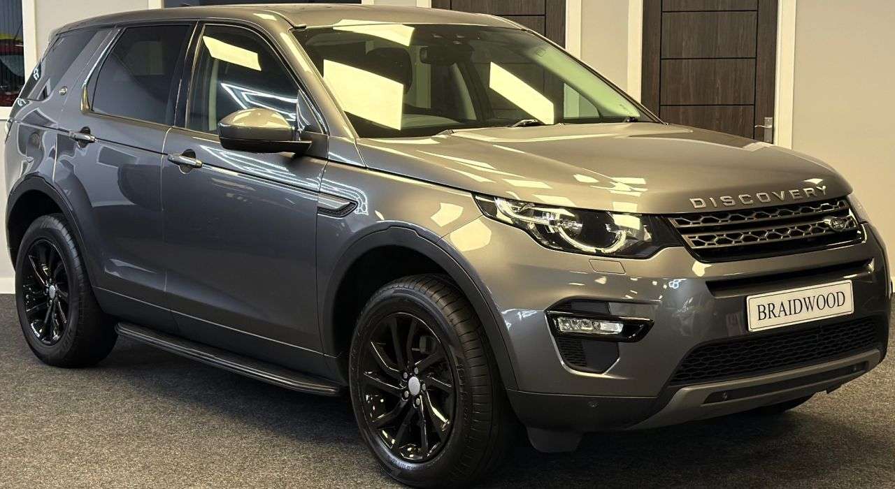 A 2019 LAND ROVER DISCOVERY SPORT 2.0 TD4 SE Tech SUV 5dr Diesel Auto 4WD Euro 6 (s/s) (180 ps) A 2019 LAND ROVER DISCOVERY SPORT 2.0 TD4 SE Tech SUV 5dr Diesel Auto 4WD Euro 6 (s/s) (180 ps)