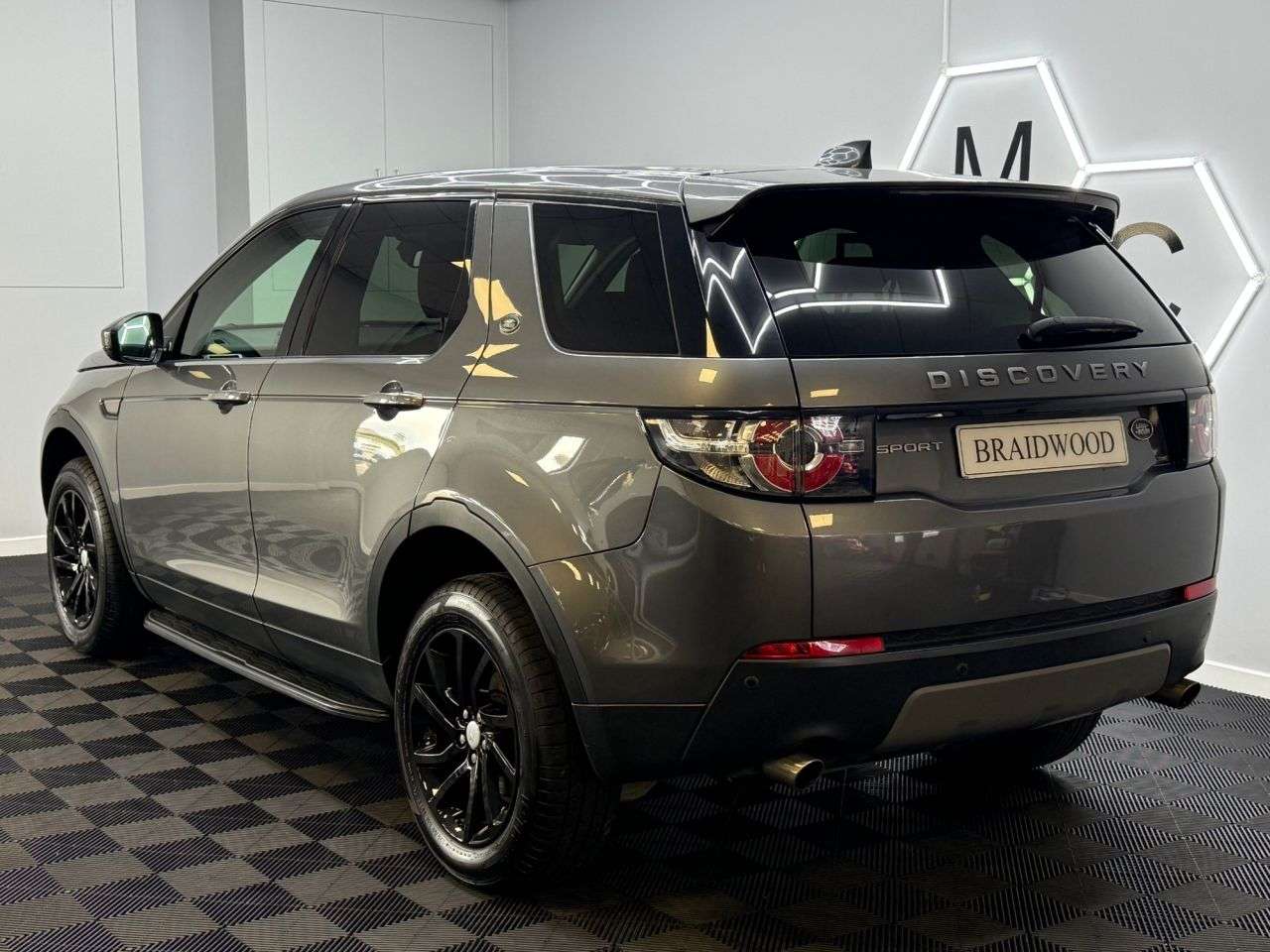 A 2019 LAND ROVER DISCOVERY SPORT 2.0 TD4 SE Tech SUV 5dr Diesel Auto 4WD Euro 6 (s/s) (180 ps) A 2019 LAND ROVER DISCOVERY SPORT 2.0 TD4 SE Tech SUV 5dr Diesel Auto 4WD Euro 6 (s/s) (180 ps)