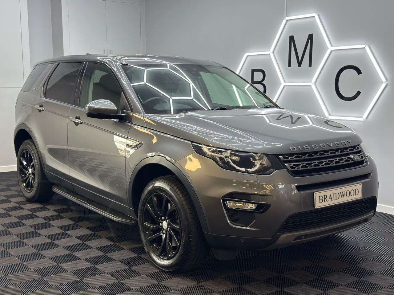 A 2019 LAND ROVER DISCOVERY SPORT 2.0 TD4 SE Tech SUV 5dr Diesel Auto 4WD Euro 6 (s/s) (180 ps) A 2019 LAND ROVER DISCOVERY SPORT 2.0 TD4 SE Tech SUV 5dr Diesel Auto 4WD Euro 6 (s/s) (180 ps)