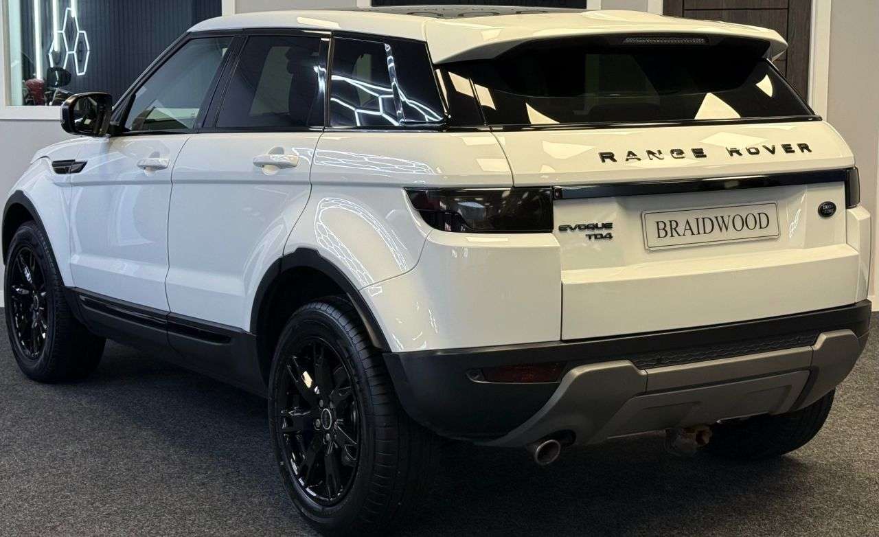 A 2012 LAND ROVER RANGE ROVER EVOQUE 2.2 TD4 Pure SUV 5dr Diesel Manual 4WD Euro 5 (s/s) (150 ps) A 2012 LAND ROVER RANGE ROVER EVOQUE 2.2 TD4 Pure SUV 5dr Diesel Manual 4WD Euro 5 (s/s) (150 ps)