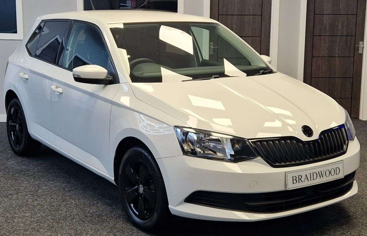 A 2018 SKODA FABIA 1.0 TSI SE Hatchback 5dr Petrol DSG Euro 6 (s/s) (110 ps) A 2018 SKODA FABIA 1.0 TSI SE Hatchback 5dr Petrol DSG Euro 6 (s/s) (110 ps)