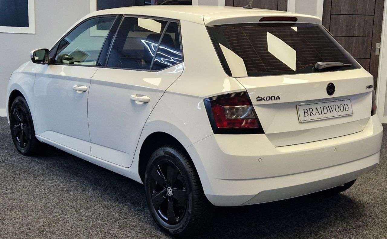 A 2018 SKODA FABIA 1.0 TSI SE Hatchback 5dr Petrol DSG Euro 6 (s/s) (110 ps) A 2018 SKODA FABIA 1.0 TSI SE Hatchback 5dr Petrol DSG Euro 6 (s/s) (110 ps)