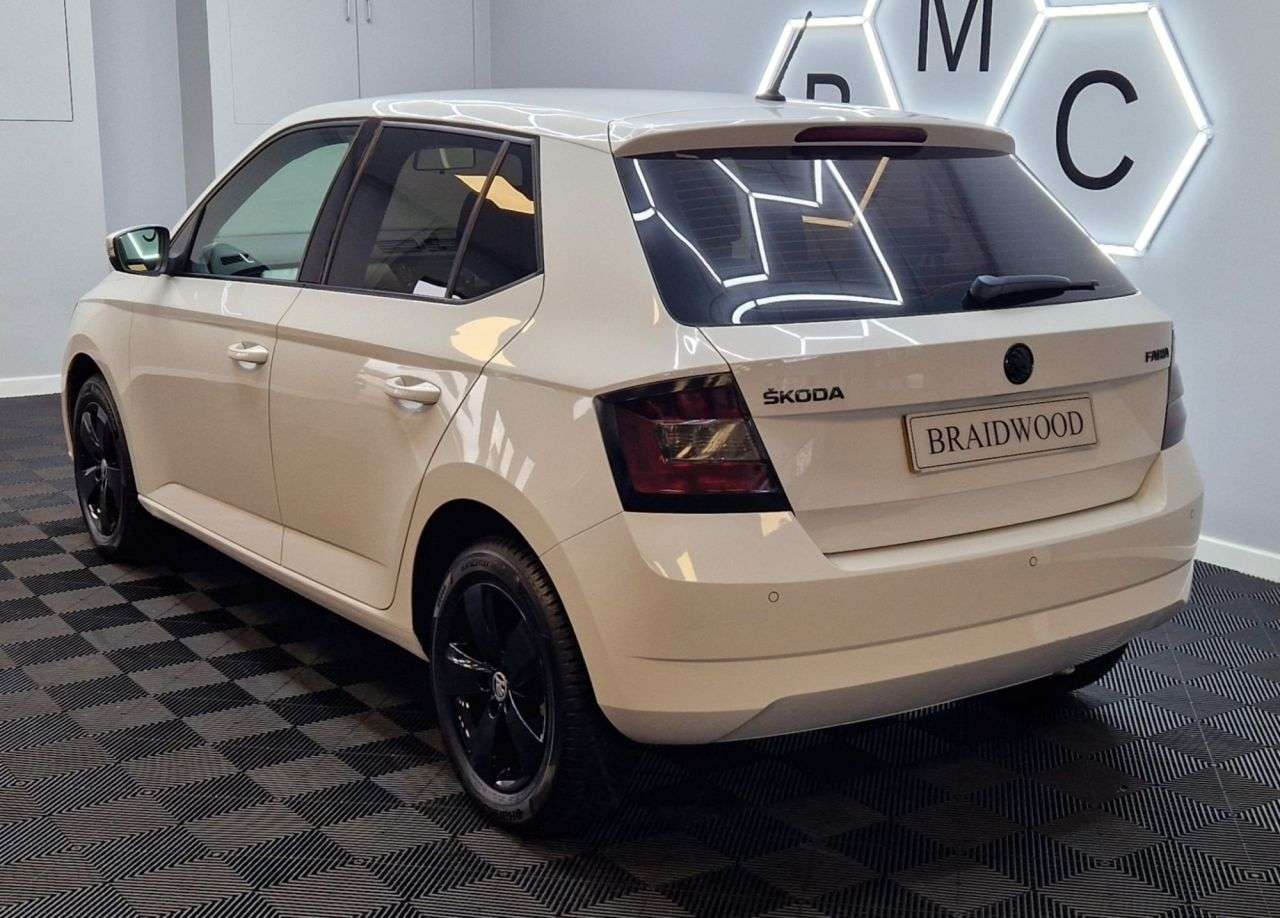 A 2018 SKODA FABIA 1.0 TSI SE Hatchback 5dr Petrol DSG Euro 6 (s/s) (110 ps) A 2018 SKODA FABIA 1.0 TSI SE Hatchback 5dr Petrol DSG Euro 6 (s/s) (110 ps)
