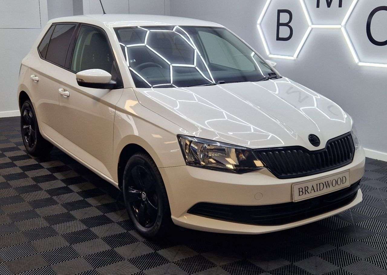 A 2018 SKODA FABIA 1.0 TSI SE Hatchback 5dr Petrol DSG Euro 6 (s/s) (110 ps) A 2018 SKODA FABIA 1.0 TSI SE Hatchback 5dr Petrol DSG Euro 6 (s/s) (110 ps)