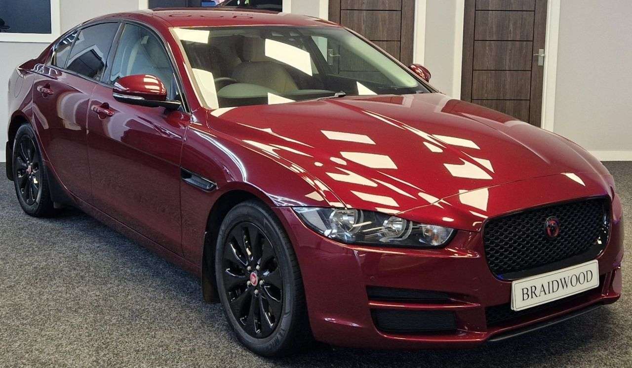 A 2016 JAGUAR XE 2.0d Prestige Saloon 4dr Diesel Auto Euro 6 (s/s) (163 ps) A 2016 JAGUAR XE 2.0d Prestige Saloon 4dr Diesel Auto Euro 6 (s/s) (163 ps)
