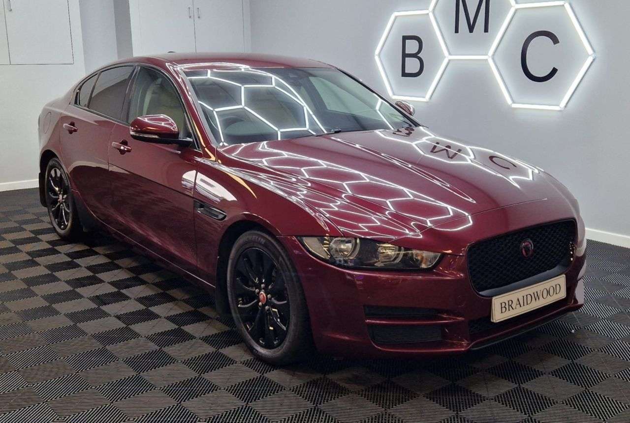 A 2016 JAGUAR XE 2.0d Prestige Saloon 4dr Diesel Auto Euro 6 (s/s) (163 ps) A 2016 JAGUAR XE 2.0d Prestige Saloon 4dr Diesel Auto Euro 6 (s/s) (163 ps)