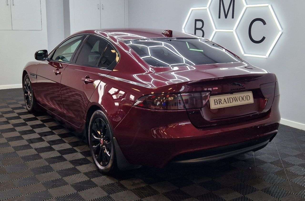 A 2016 JAGUAR XE 2.0d Prestige Saloon 4dr Diesel Auto Euro 6 (s/s) (163 ps) A 2016 JAGUAR XE 2.0d Prestige Saloon 4dr Diesel Auto Euro 6 (s/s) (163 ps)