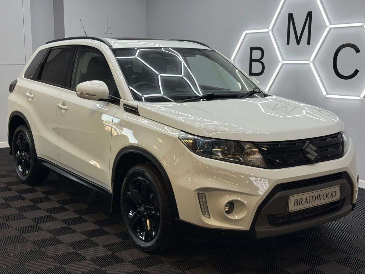 A 2018 SUZUKI VITARA 1.6 DDiS SZ5 SUV 5dr Diesel Manual ALLGRIP Euro 6 (s/s) (120 ps) A 2018 SUZUKI VITARA 1.6 DDiS SZ5 SUV 5dr Diesel Manual ALLGRIP Euro 6 (s/s) (120 ps)