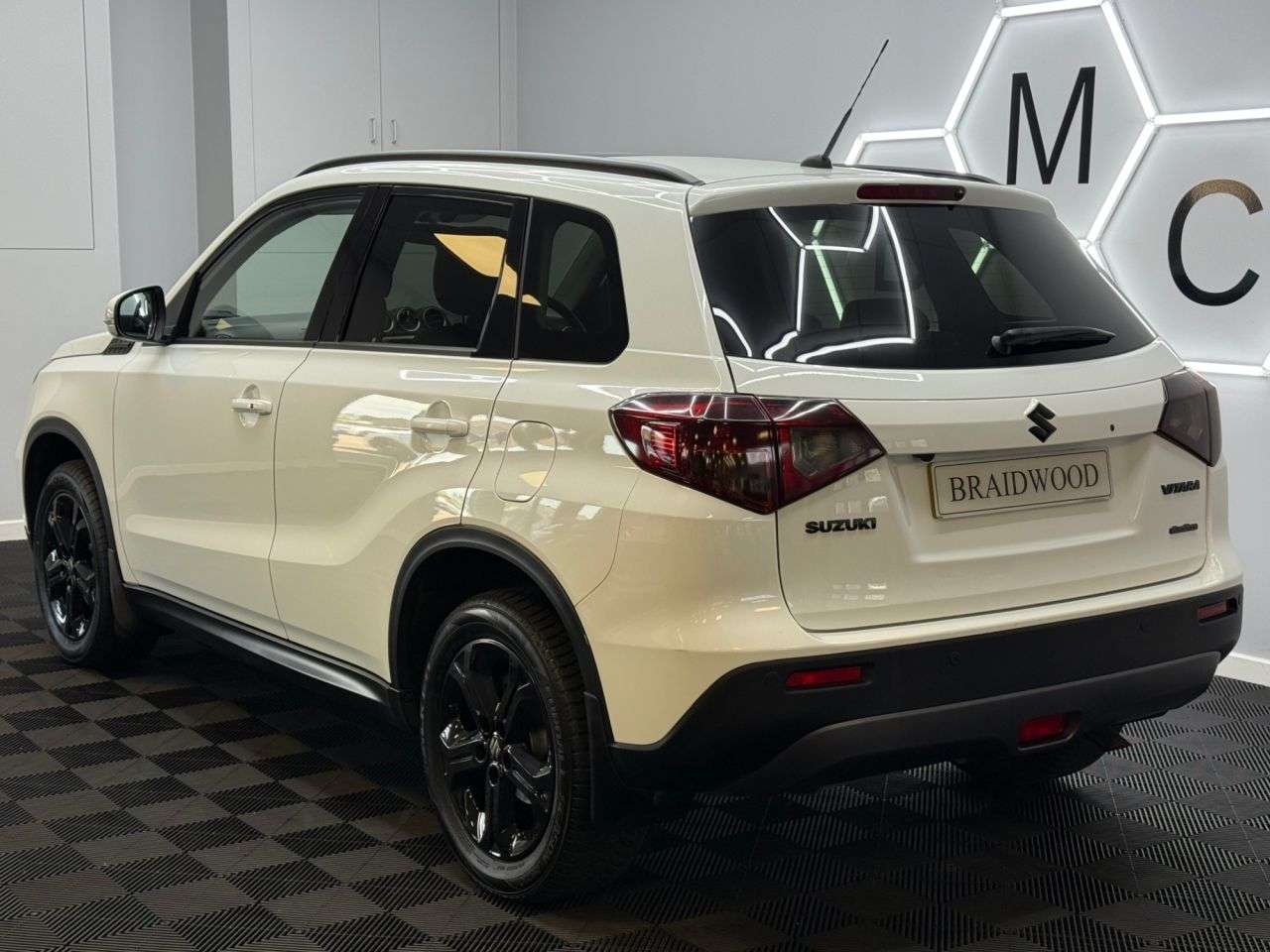 A 2018 SUZUKI VITARA 1.6 DDiS SZ5 SUV 5dr Diesel Manual ALLGRIP Euro 6 (s/s) (120 ps) A 2018 SUZUKI VITARA 1.6 DDiS SZ5 SUV 5dr Diesel Manual ALLGRIP Euro 6 (s/s) (120 ps)