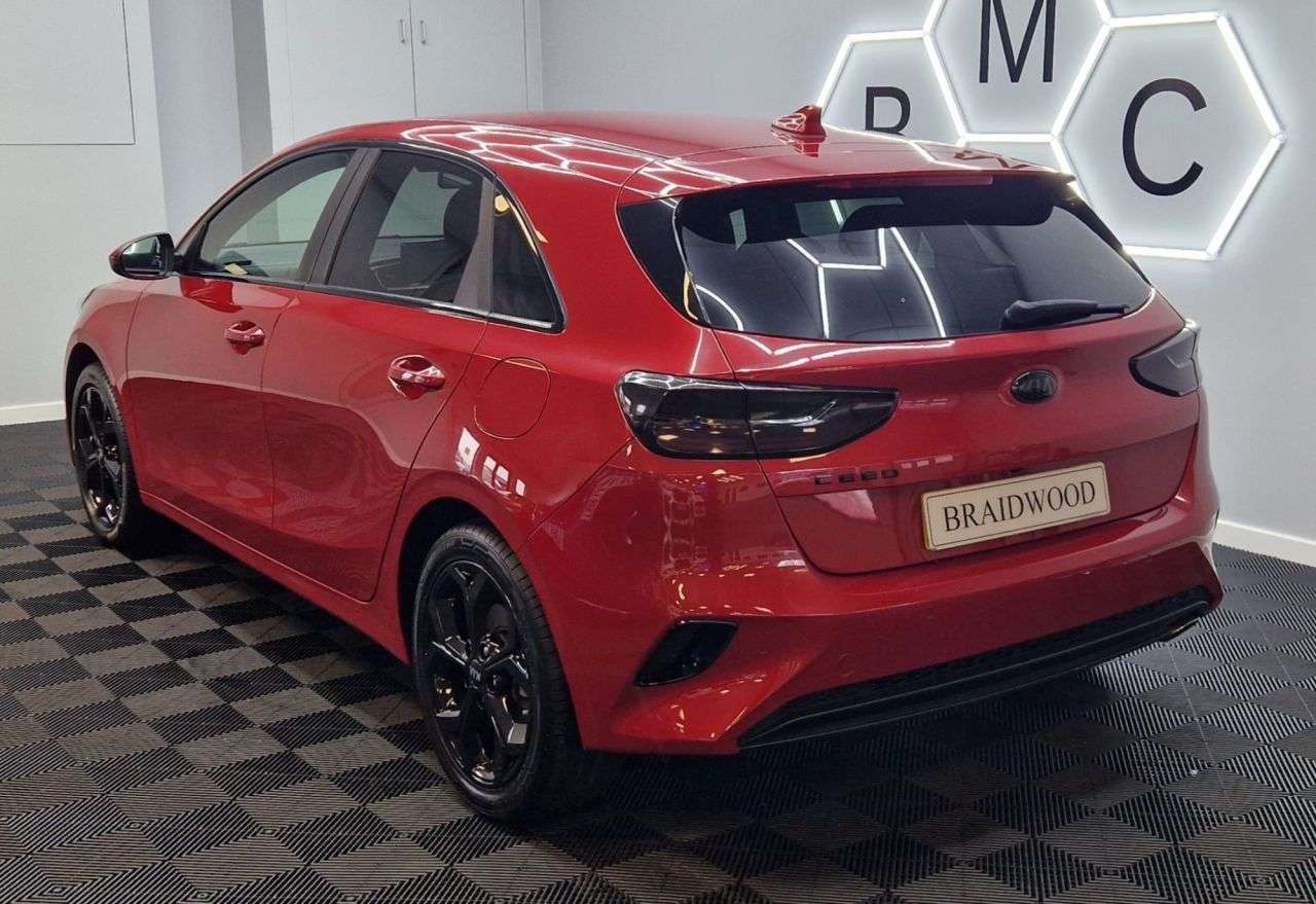 A 2019 KIA CEED 1.6 CRDi 3 Hatchback 5dr Diesel Manual Euro 6 (s/s) (114 bhp) A 2019 KIA CEED 1.6 CRDi 3 Hatchback 5dr Diesel Manual Euro 6 (s/s) (114 bhp)