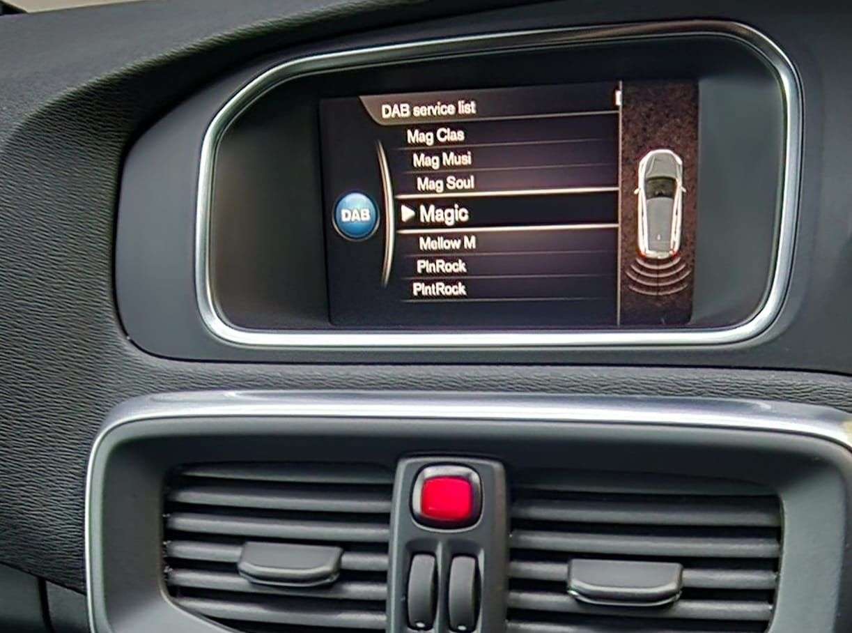 2017 VOLVO V40 2017 VOLVO V40