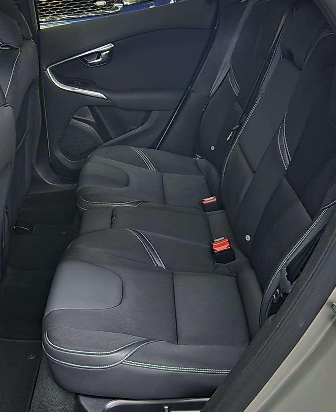 2017 VOLVO V40 2017 VOLVO V40